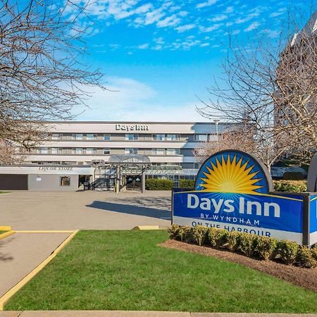 Days Inn By Wyndham Victoria On The Harbour Esterno foto