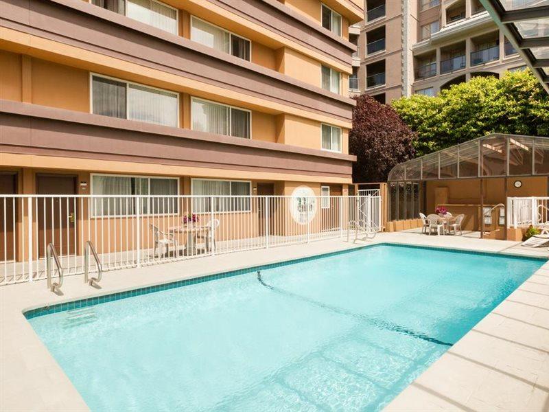 Days Inn By Wyndham Victoria On The Harbour Esterno foto