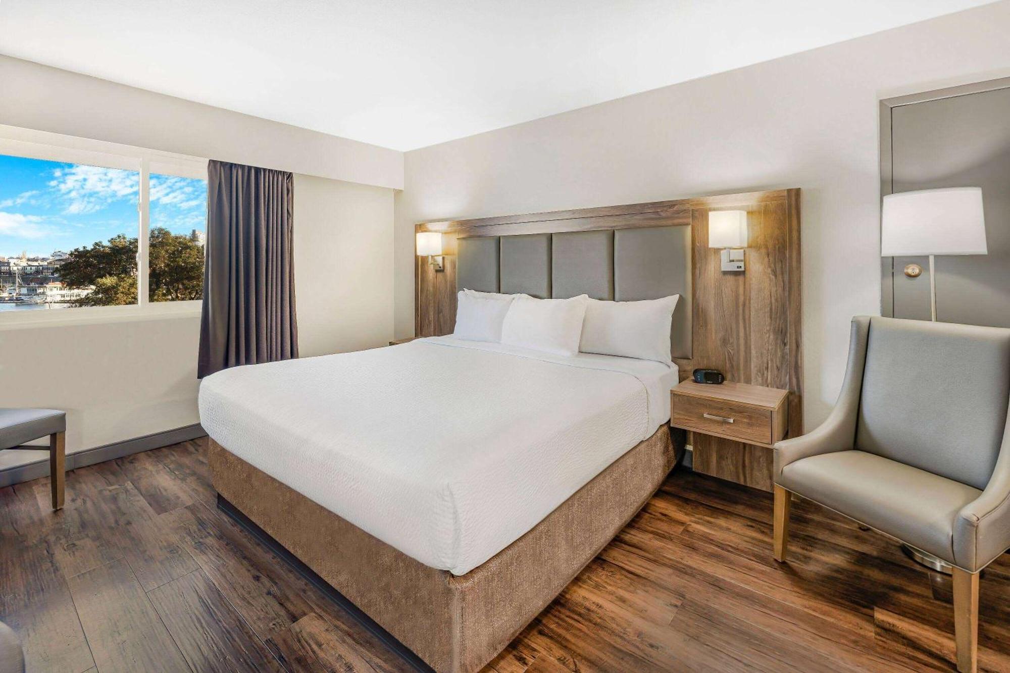 Days Inn By Wyndham Victoria On The Harbour Esterno foto