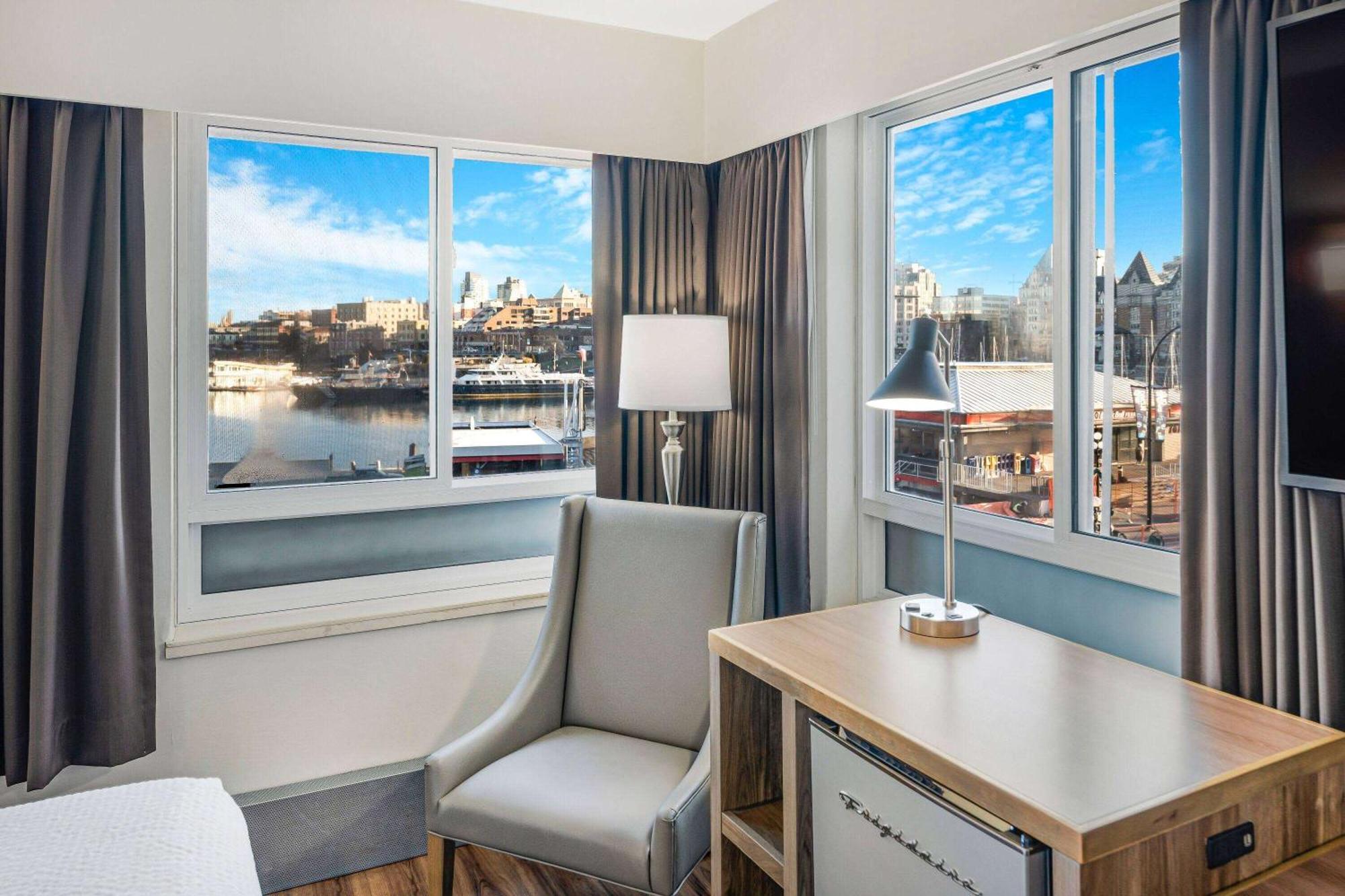 Days Inn By Wyndham Victoria On The Harbour Esterno foto