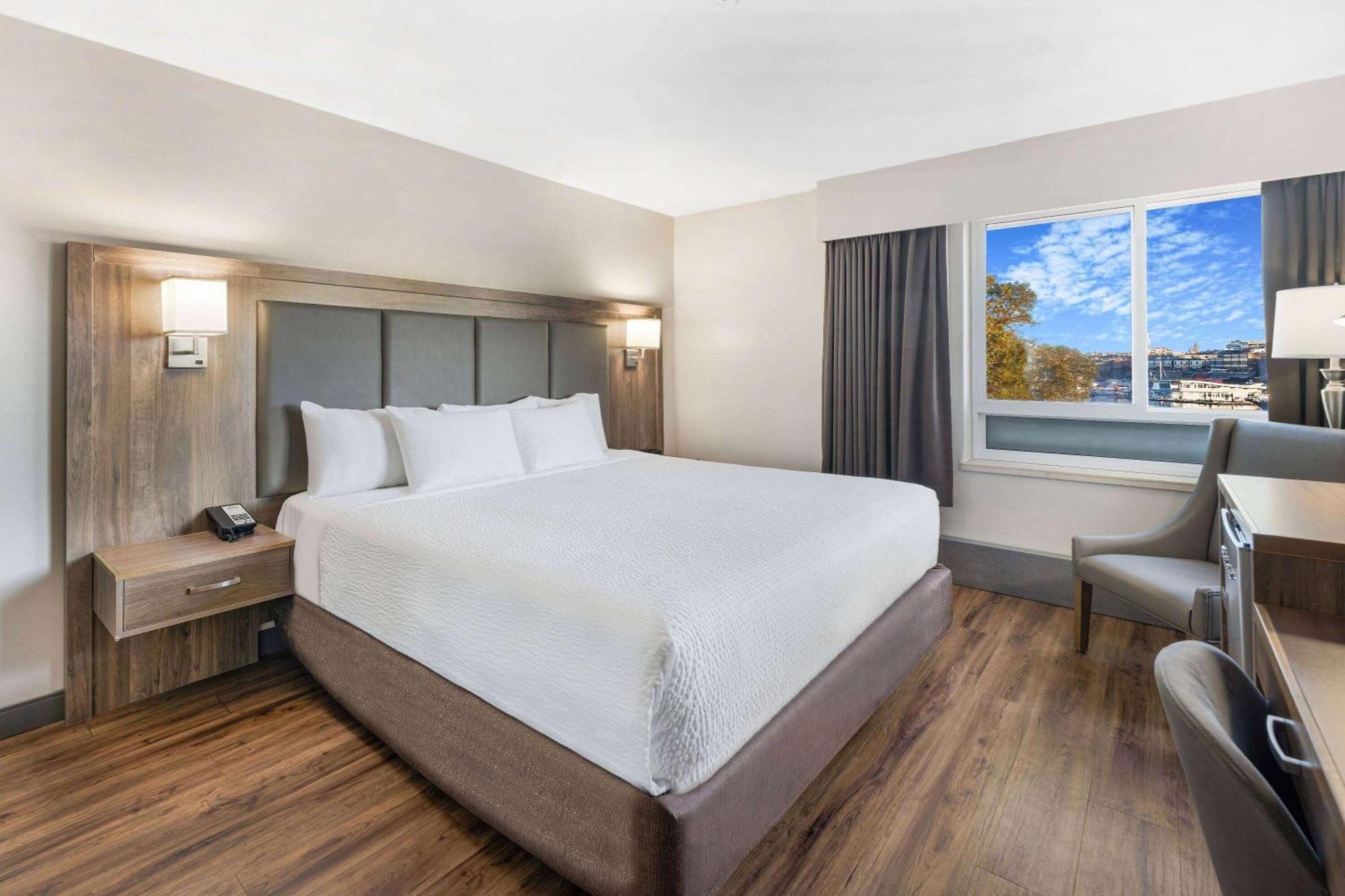 Days Inn By Wyndham Victoria On The Harbour Esterno foto