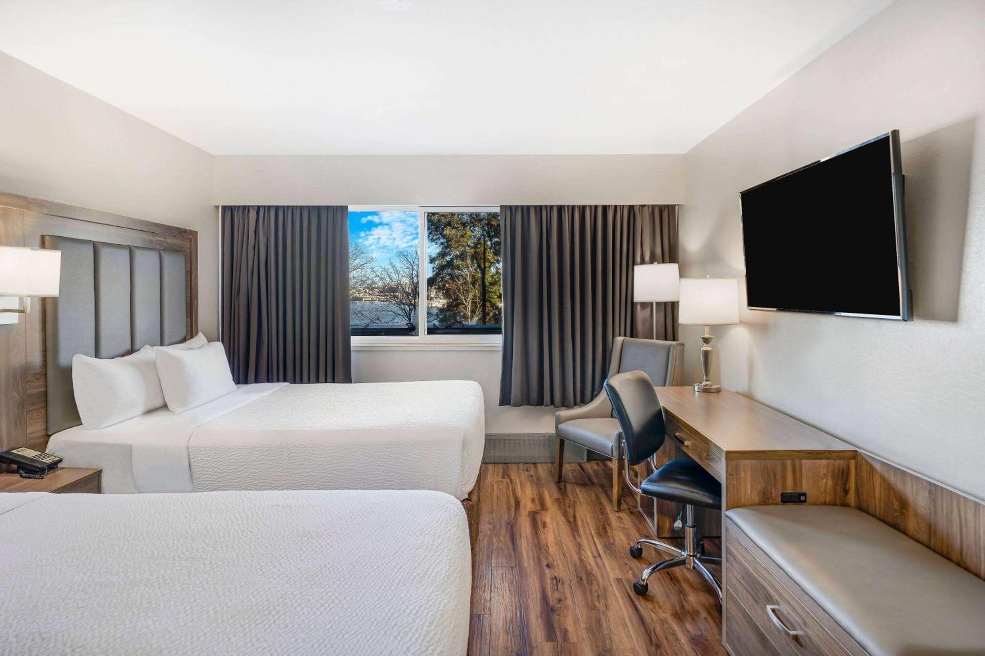 Days Inn By Wyndham Victoria On The Harbour Esterno foto