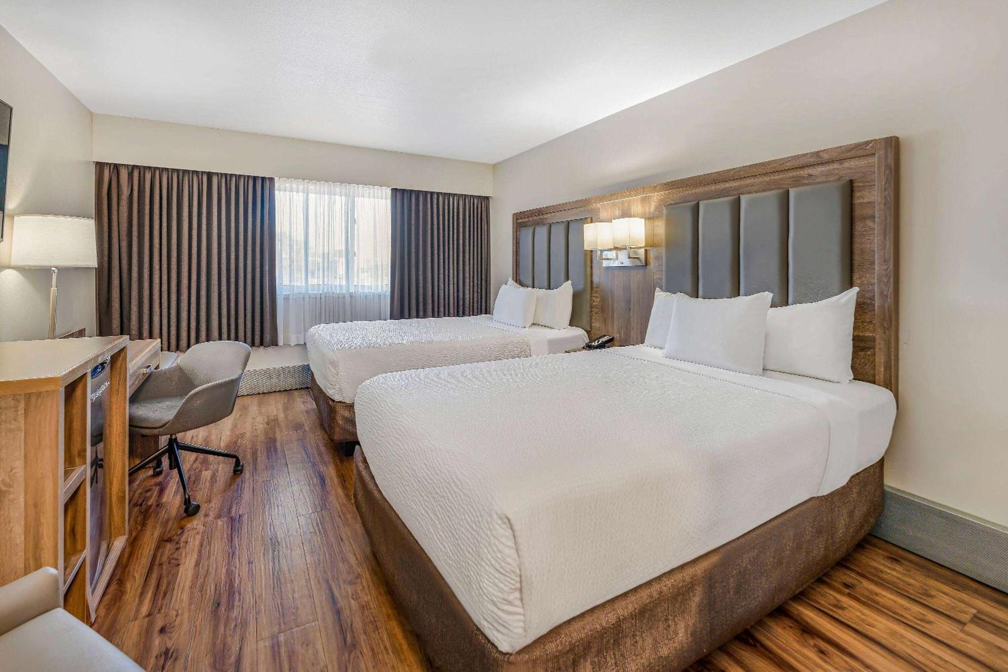 Days Inn By Wyndham Victoria On The Harbour Esterno foto