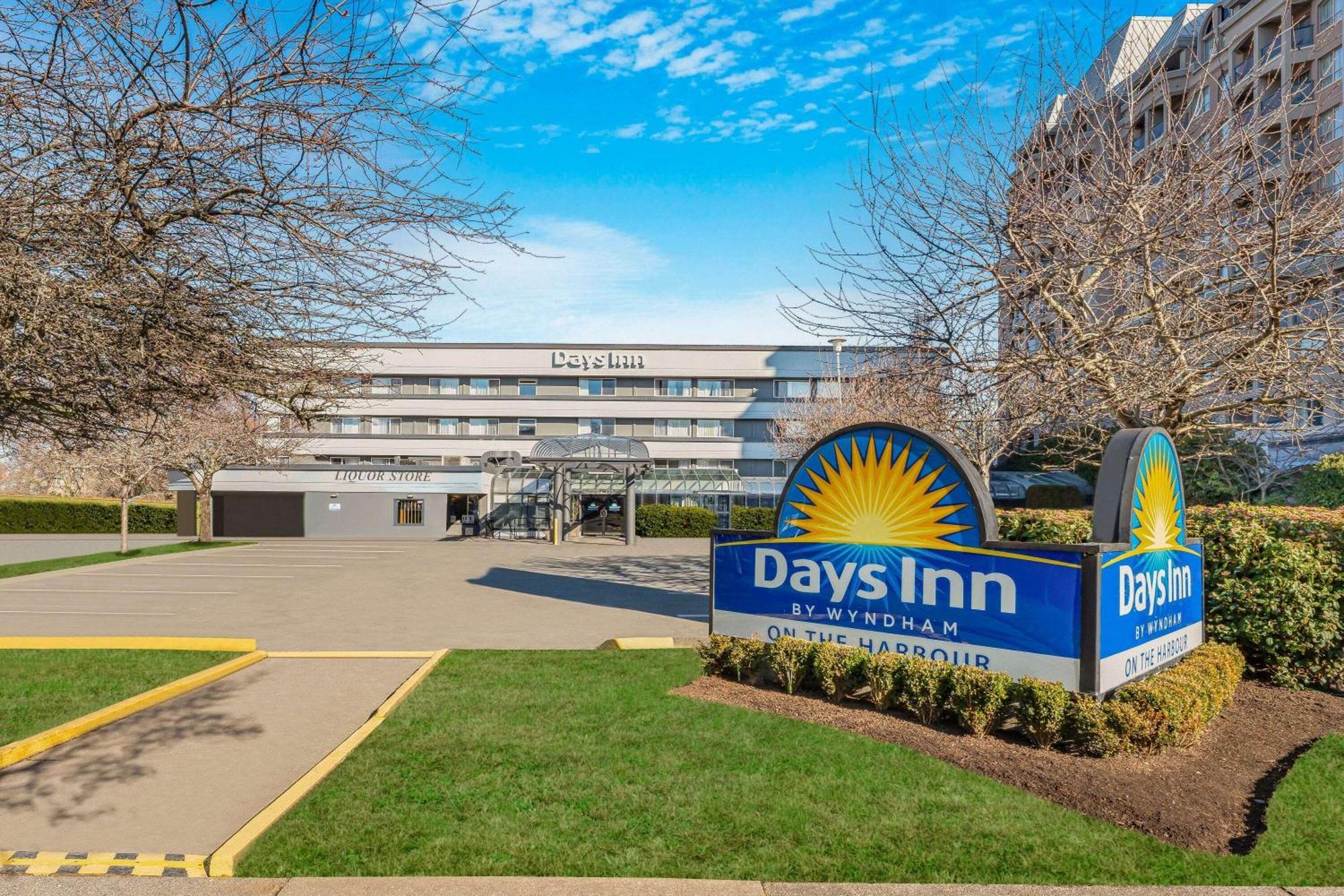 Days Inn By Wyndham Victoria On The Harbour Esterno foto