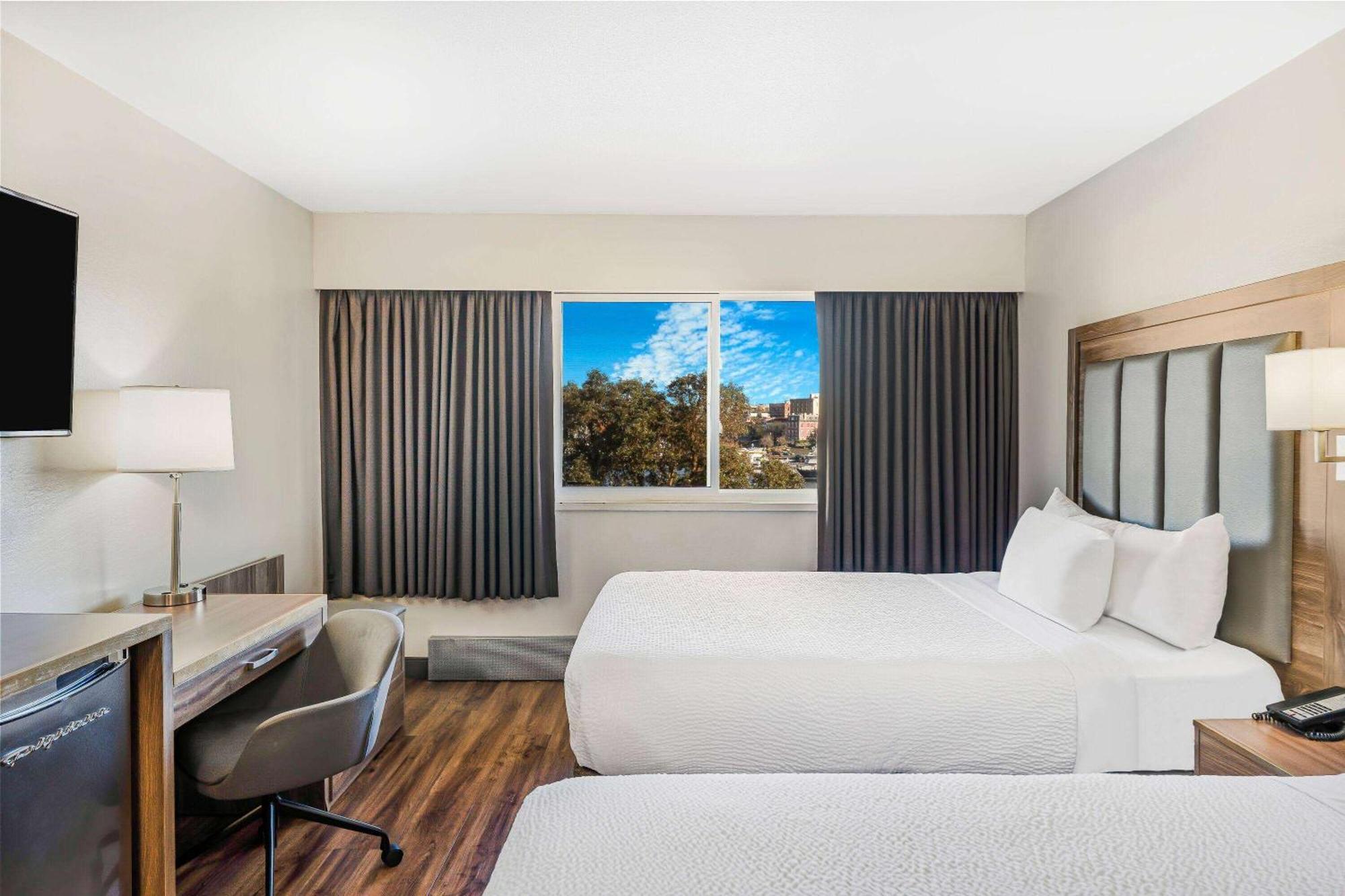 Days Inn By Wyndham Victoria On The Harbour Esterno foto
