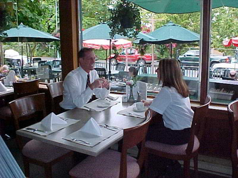 Days Inn By Wyndham Victoria On The Harbour Esterno foto
